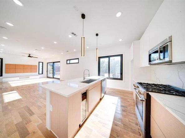 1920  Caddo Street  103, Dallas Texas 75204