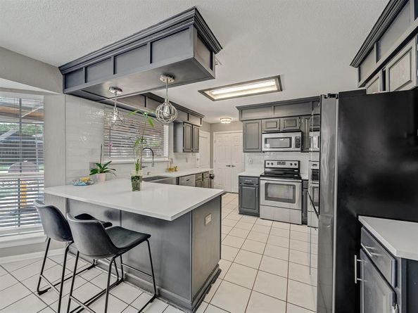 2322  Snowdon Drive , Arlington Texas 76018