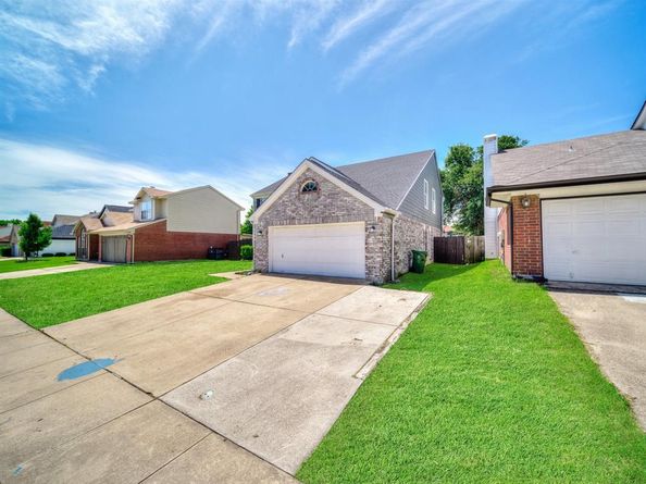 2322  Snowdon Drive , Arlington Texas 76018