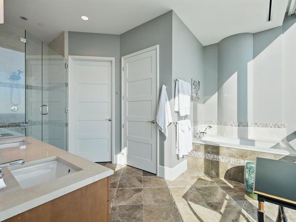 1301  THROCKMORTON Street  2401, Fort Worth Texas 76102