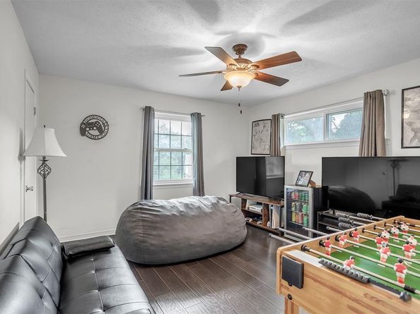 5922  Spring Glen  , Dallas Texas 75232