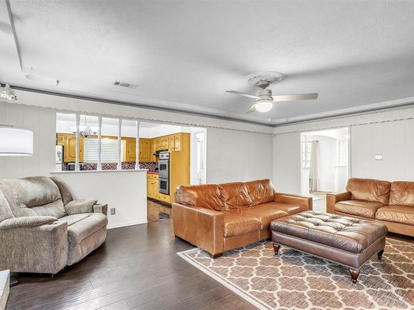 5922  Spring Glen  , Dallas Texas 75232