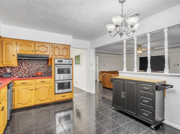 5922  Spring Glen  , Dallas Texas 75232
