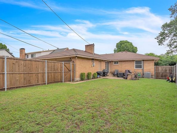 5922  Spring Glen  , Dallas Texas 75232