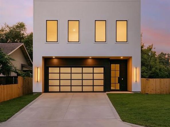 1344  Compton Street , Dallas Texas 75203