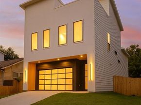 1344  Compton Street , Dallas Texas 75203