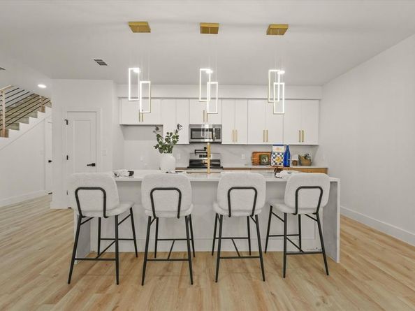 1344  Compton Street , Dallas Texas 75203