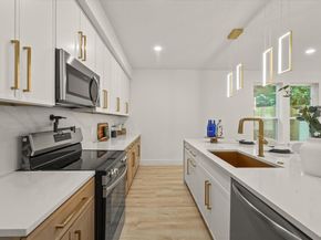 1344  Compton Street , Dallas Texas 75203