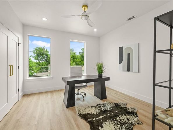 1344  Compton Street , Dallas Texas 75203