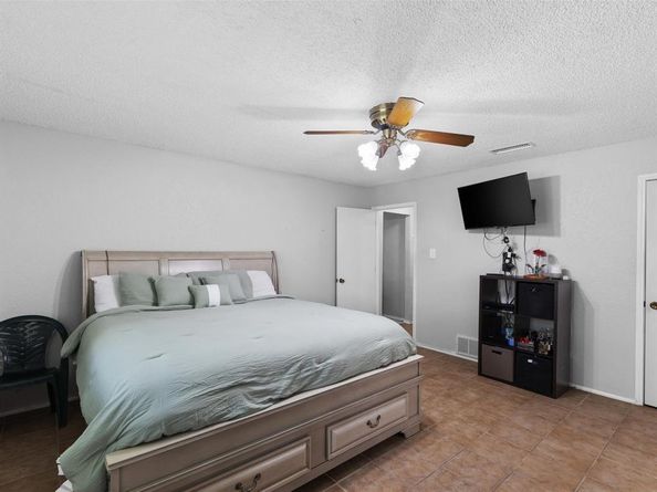 401  Nita Court , Crowley Texas 76036