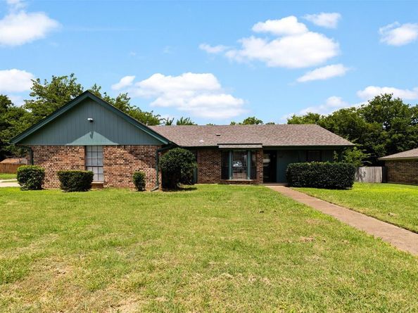 401  Nita Court , Crowley Texas 76036