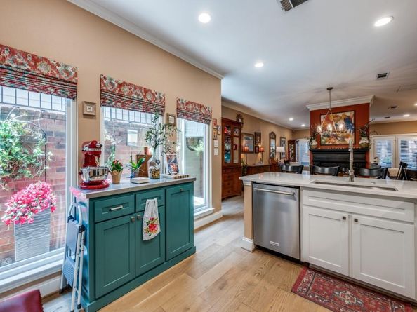 3715  Douglas Avenue , Dallas Texas 75219