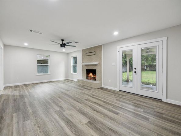 1721  Nueces Trail , Arlington Texas 76012