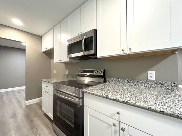 2611  Lanecrest Drive , Dallas Texas 75228
