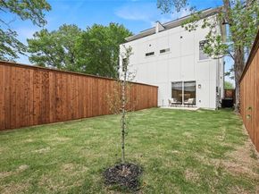 221 S Henderson Avenue , Dallas Texas 75214
