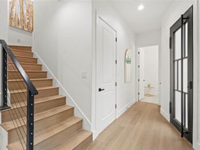 221 S Henderson Avenue , Dallas Texas 75214