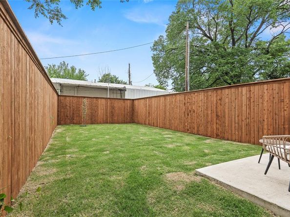 221 S Henderson Avenue , Dallas Texas 75214