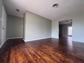 811  Manhattan Drive , Dallas Texas 75217