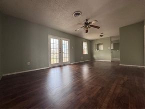 811  Manhattan Drive , Dallas Texas 75217