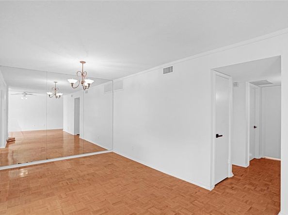 15221  Berry Trail  304, Dallas Texas 75248