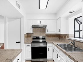 15221  Berry Trail  304, Dallas Texas 75248