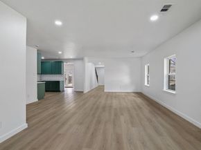 2916  Travis Avenue , Fort Worth Texas 76110