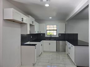 303  Hillcrest Street , Mansfield Texas 76063