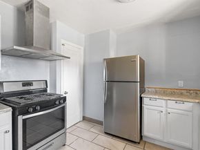 2725  Bowling Green Avenue , Dallas Texas 75216