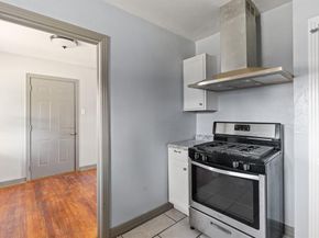 2725  Bowling Green Avenue , Dallas Texas 75216