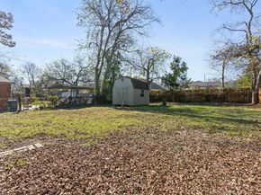 2725  Bowling Green Avenue , Dallas Texas 75216