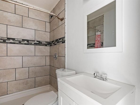 2725  Bowling Green Avenue , Dallas Texas 75216