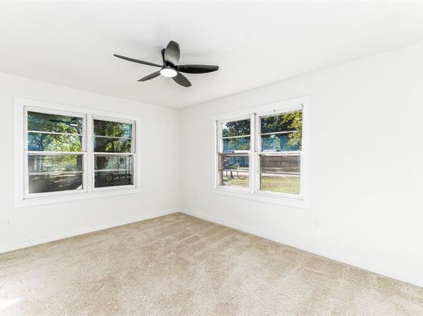 1005  Poe Street , Azle Texas 76020