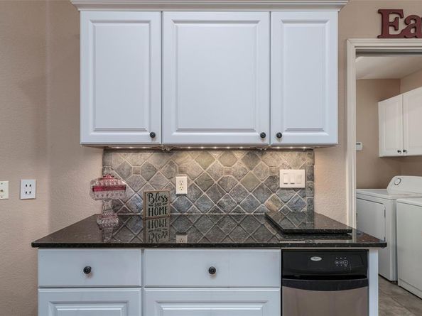 807  Cara Lane , Arlington Texas 76012