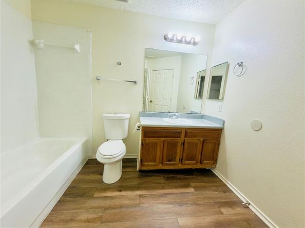 10311  Budtime Lane , Dallas Texas 75217