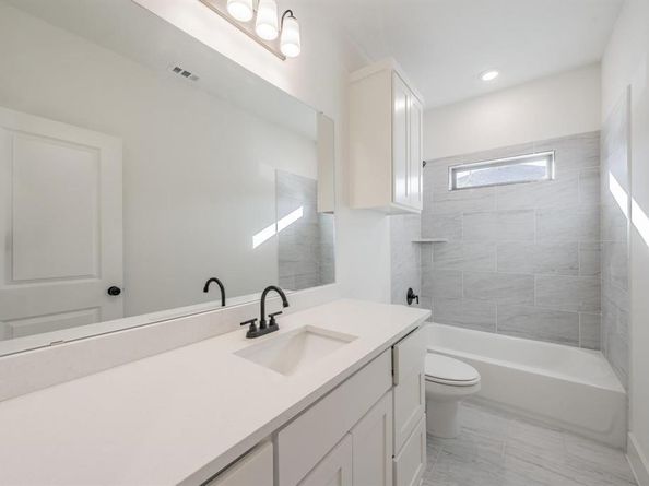 1228  Elva Warren Street , Fort Worth Texas 76115