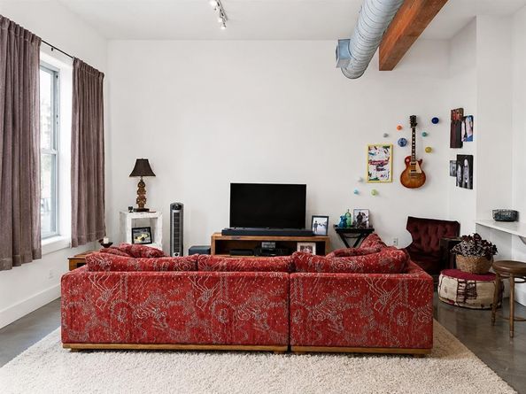 2502  Live Oak Street  322, Dallas Texas 75204