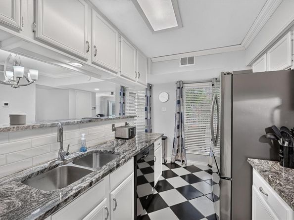7510  Holly Hill Drive  124, Dallas Texas 75231