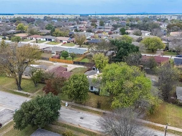 813  Cherry Hills Drive , Lancaster Texas 75134