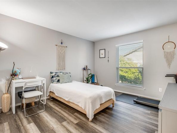 10650  Steppington Drive  212, Dallas Texas 75230