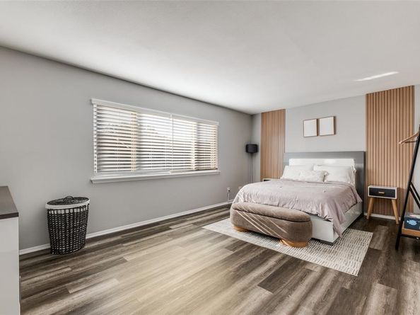 10650  Steppington Drive  212, Dallas Texas 75230