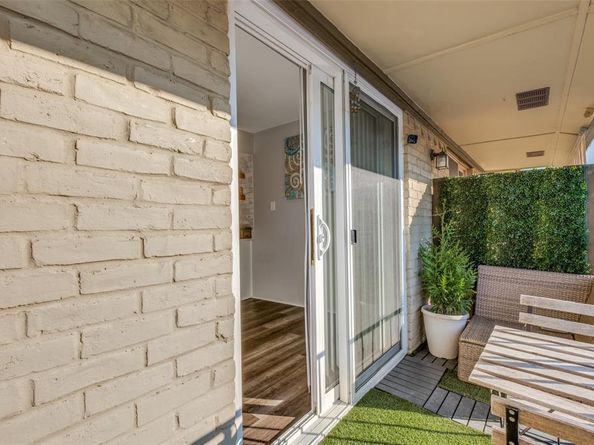 10650  Steppington Drive  212, Dallas Texas 75230