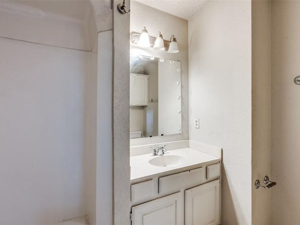 803  Canary Lane , Mansfield Texas 76063