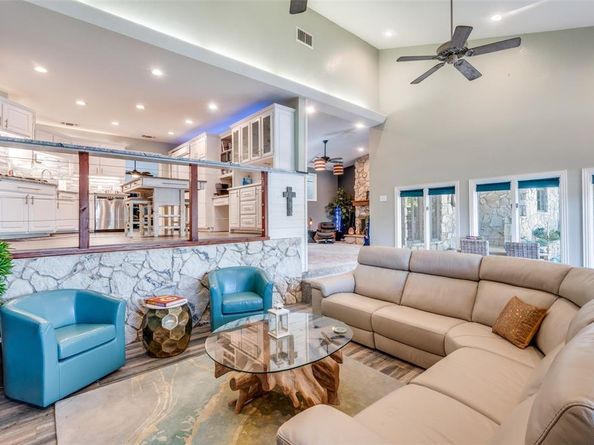 1104  Portofino Court , Arlington Texas 76012