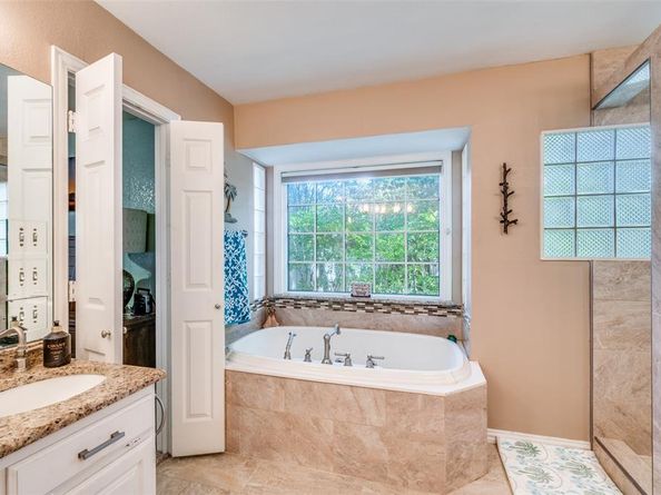 1104  Portofino Court , Arlington Texas 76012