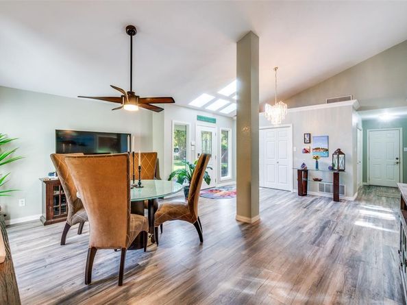 1104  Portofino Court , Arlington Texas 76012