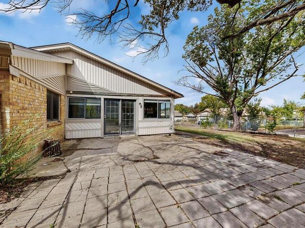 2107  Rockwood Drive , Carrollton Texas 75007