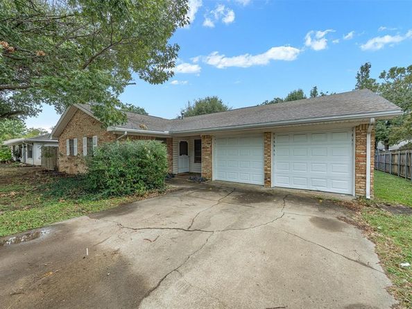 1014  Imperial Drive , Denton Texas 76209