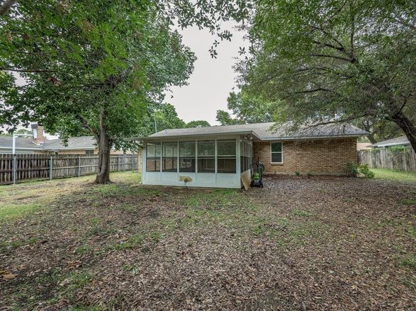 1014  Imperial Drive , Denton Texas 76209