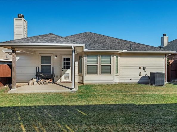 916  Reveille Road , Fort Worth Texas 76108