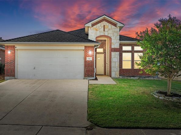 916  Reveille Road , Fort Worth Texas 76108